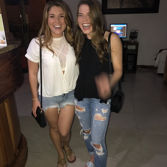 *MEET YOUR POSHER* Hey, I’m Julia! 🙂 - Picture 7 of 14